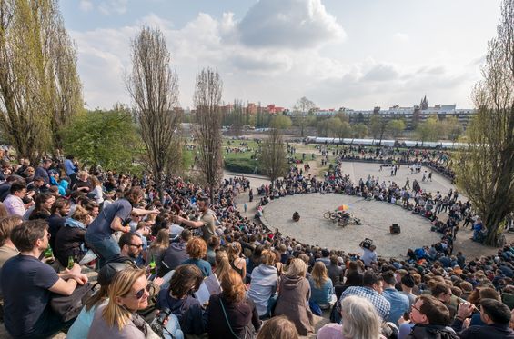 Assister au karaoké géant de Mauerpark