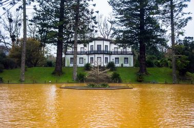 Le bassin d'eau thermale du Parc Terra Nostra