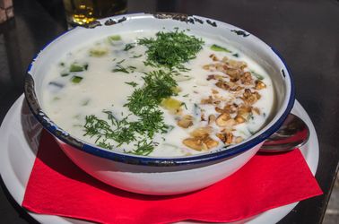 Tarator, soupe froide de concombres